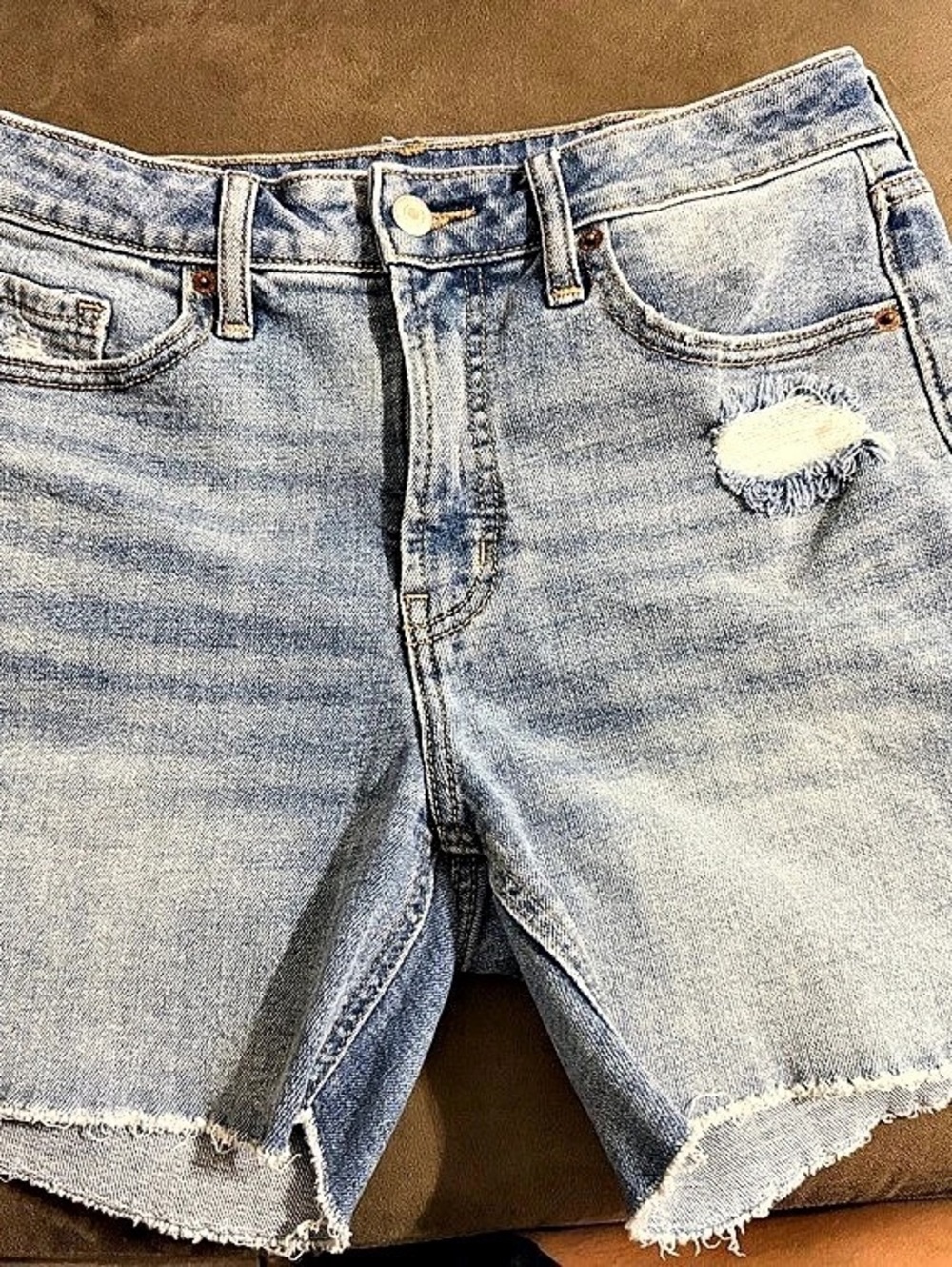 Distressed Denim Jean Shorts in Blue Size 6